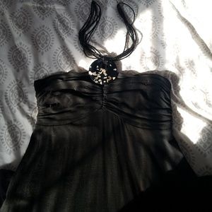 Black dress w neck detail